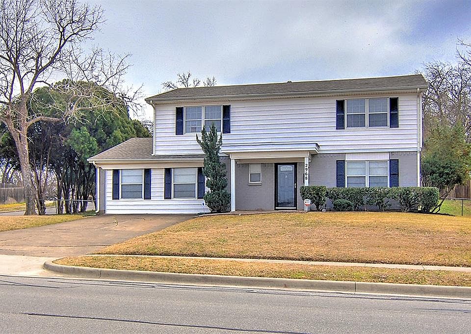 1st image of 2968 Golfing Green Dr