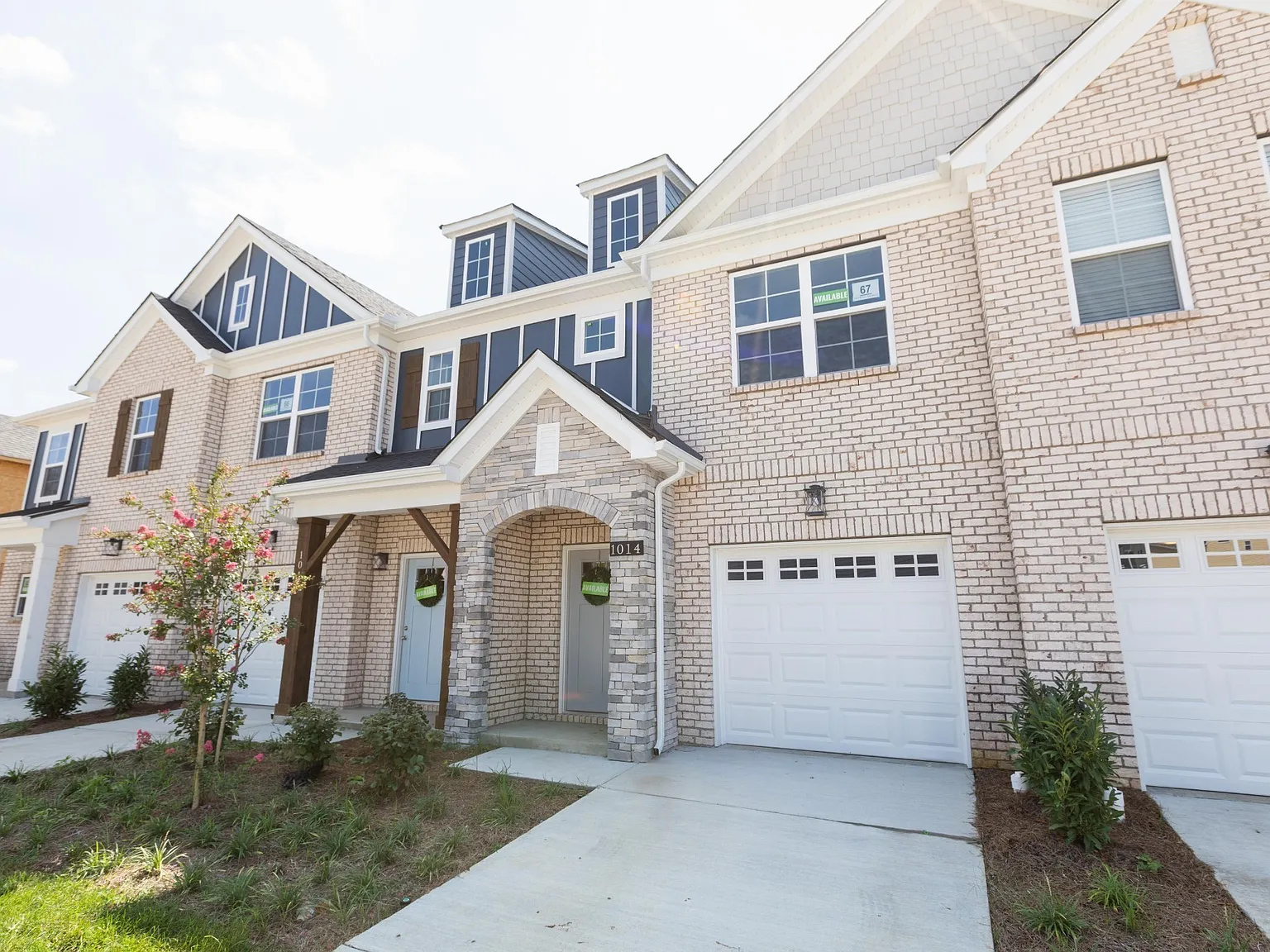 3 bed, 2.5 bath, 1511 sqft, $2,300 — Photo 2