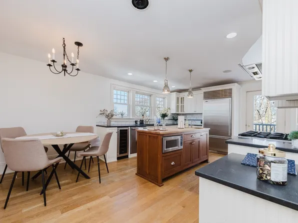 159 Washington St #4, Newton, MA 02458