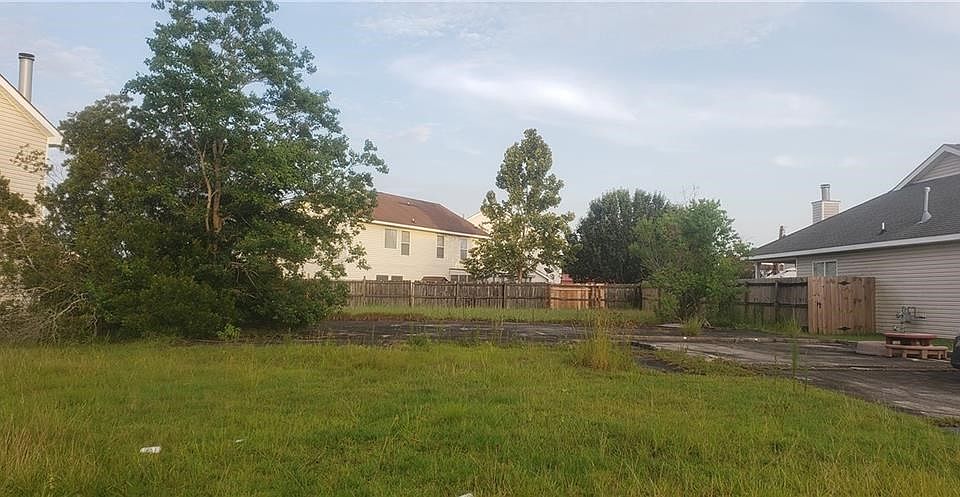 2nd image of 2006 Dylan Dr