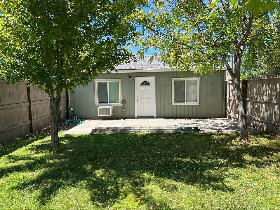 418 Douglas Blvd