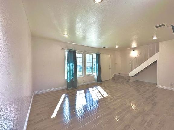 3rd image of 276 Orosi Way