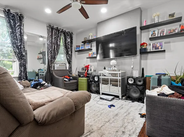 285 Lincoln Avenue image 5 of 36