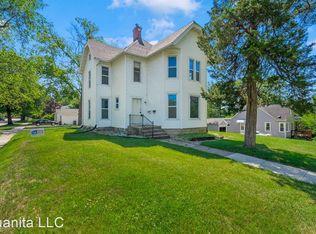 1804 College St #16305474, Cedar Falls, IA 50613