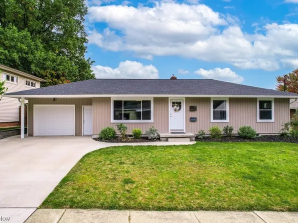 69 Norris Ave, Mogadore, OH 44260