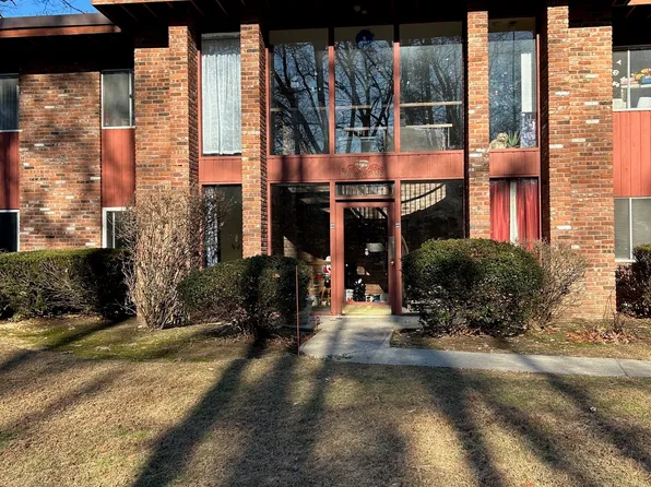 126 Sherman Hill Road APT B12, Woodbury, CT 06798