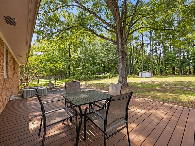2408 Rolling Pines Ave — Photo 22