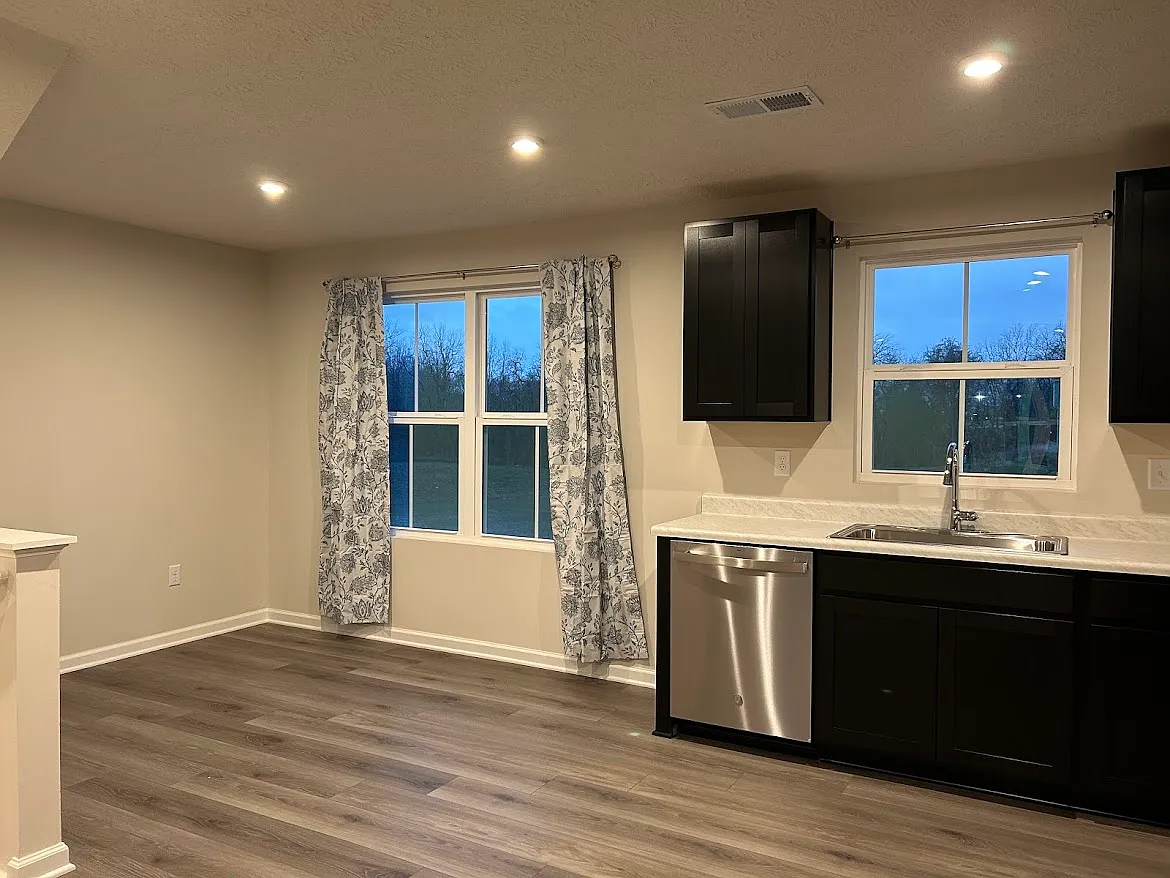3 bed, 2.5 bath, $1,900 — Photo 3