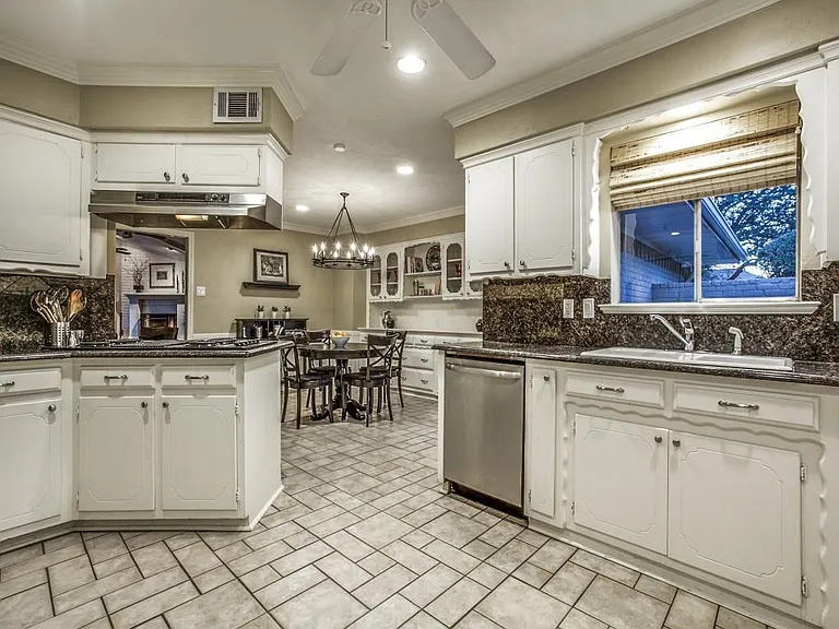 11140 Russwood Cir — Photo 4
