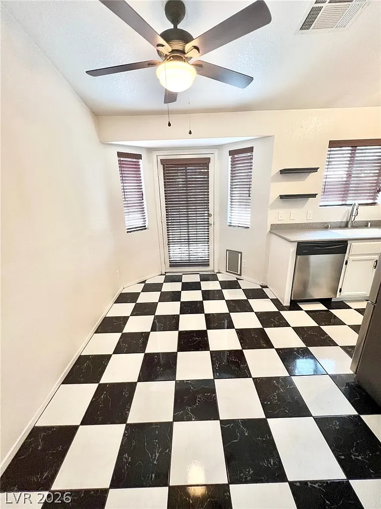 3 bed, 2.0 bath, 1034 sqft, $1,850 — Photo 3