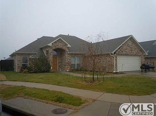 2801 Hackberry Dr, Ennis, TX 75119