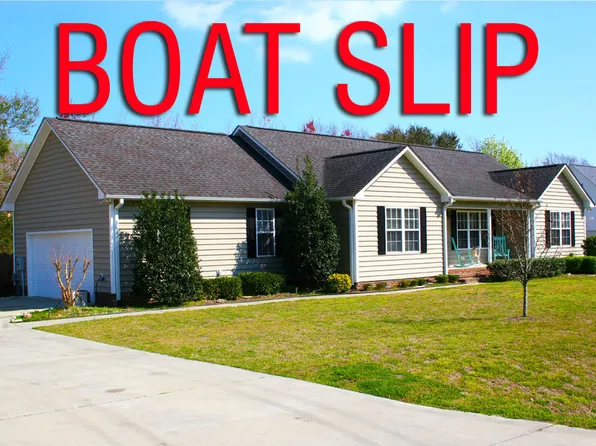 215 Yacht Club Dr, Newport, NC 28570