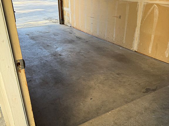 3rd image of 2027 Sunridge Cir