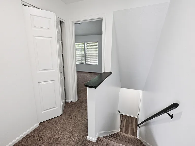 1631 Hill Rd N — Photo 10