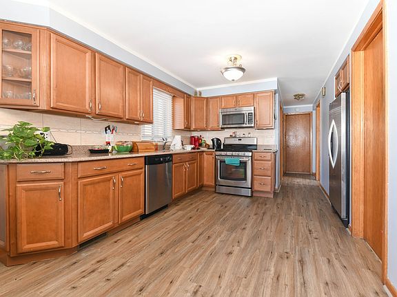 2nd image of 8050 Melvina Ave