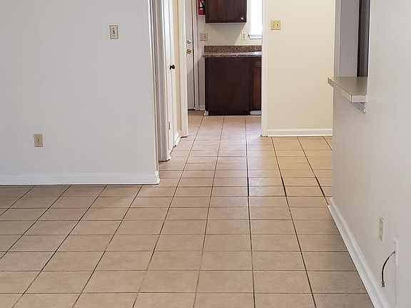 3rd image of 104 Oak Ridge Ave APT B