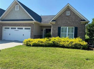 6330 Langdon Village Ct, Clemmons, NC 27012