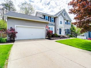 326 Saint Lawrence Cir, Northfield, OH 44067