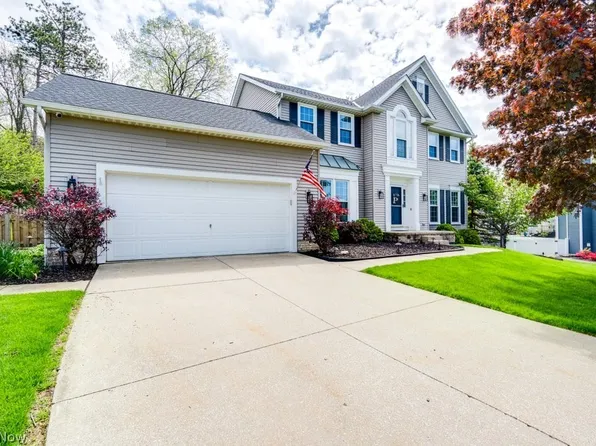 326 Saint Lawrence Cir, Northfield, OH 44067