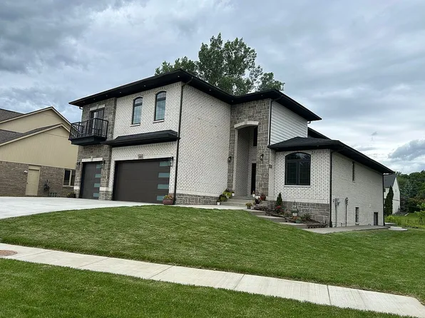 1683 Delta Dr, Troy, MI 48085