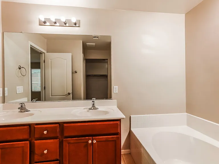 8237 W Kittiwake Ln — Photo 12