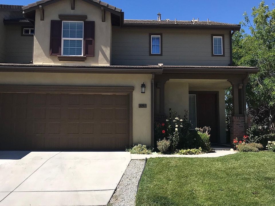 Beautiful townhome on corner lot