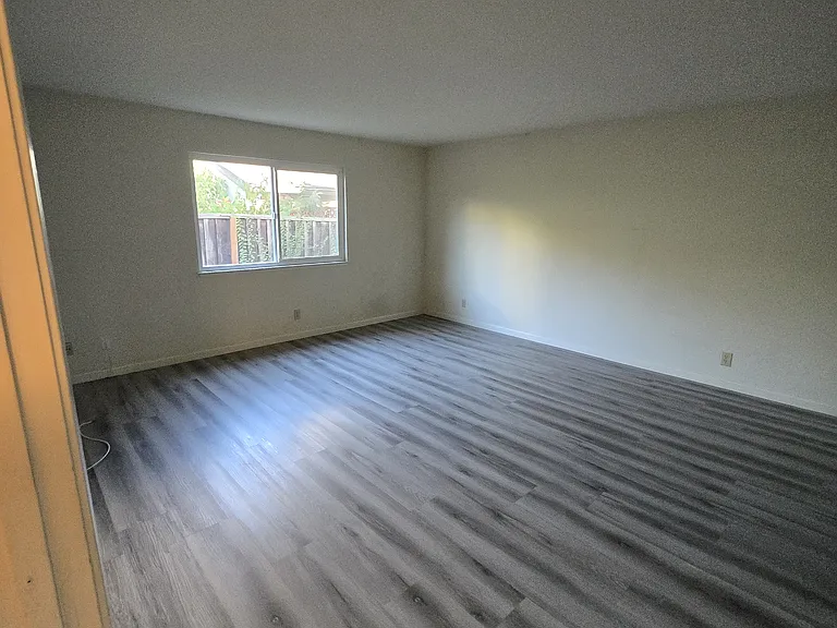 2595 Mabury Sq — Photo 9