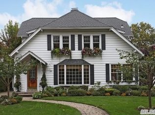 41 Wellington Rd, Garden City, NY 11530