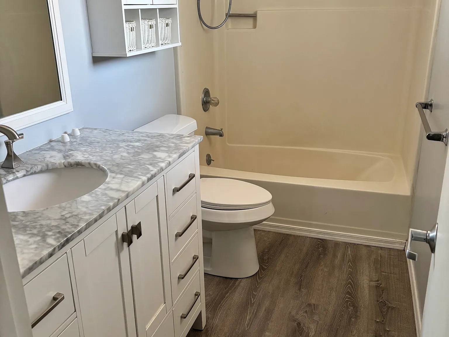 1922 S Hill Top Dr — Photo 2