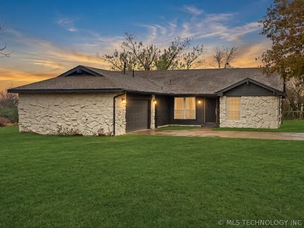 15002 E Winding Creek Dr, Collinsville, OK 74021