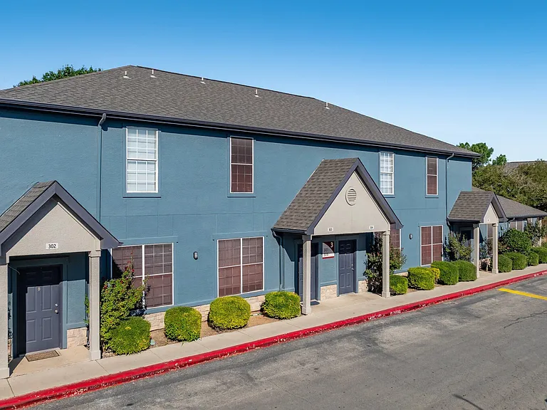 Houston Street Townhomes — Photo 4