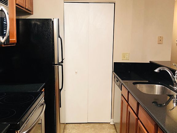 5th image of 214 Glengarry Dr APT 103