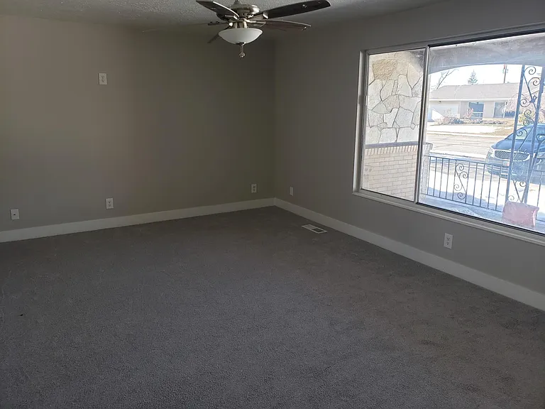 771 E Panorama Dr — Photo 3