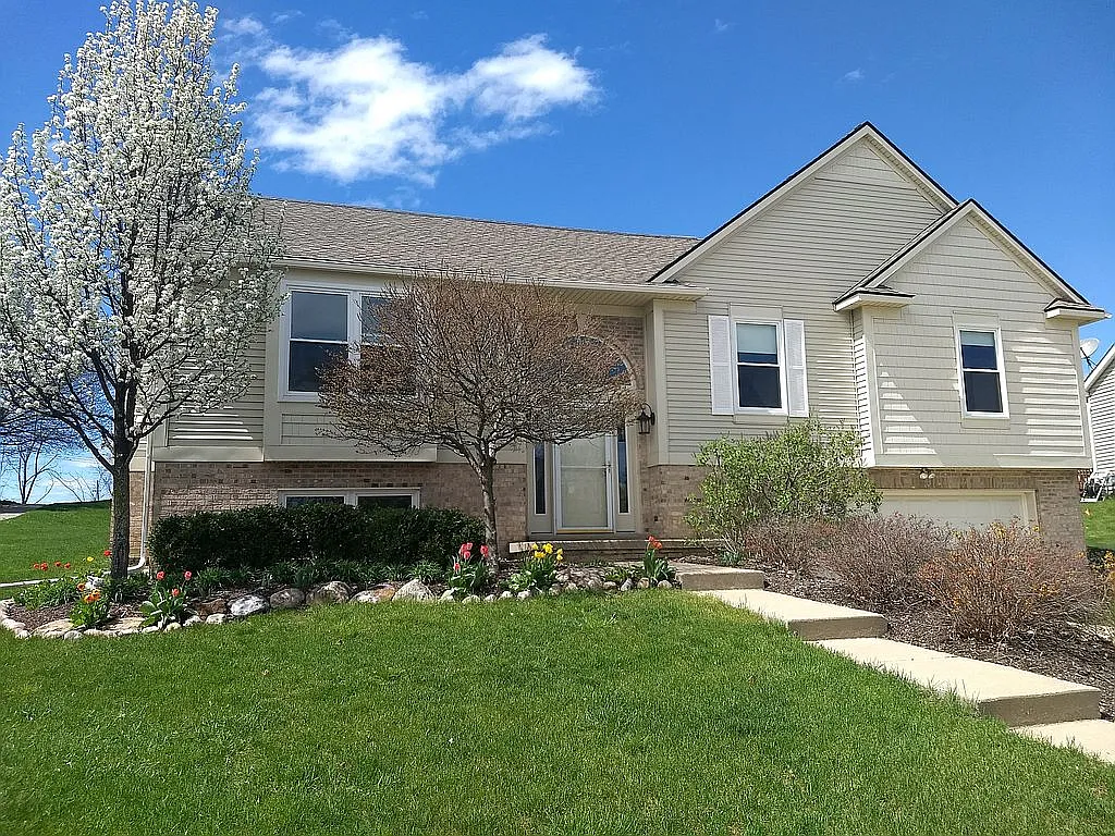 944 Country Creek Dr photo 1