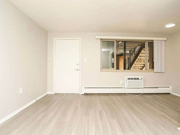 3rd image of 809 Dexter St APT 402