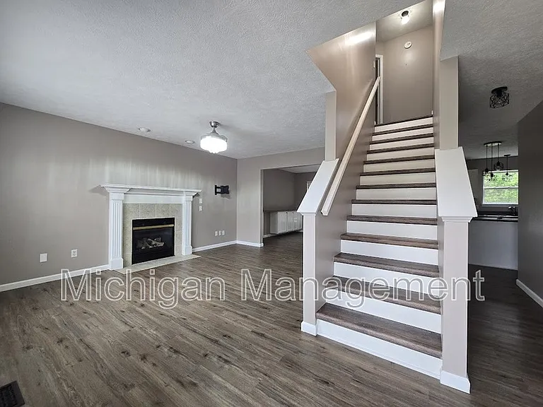 684 Glenlivet St — Photo 4