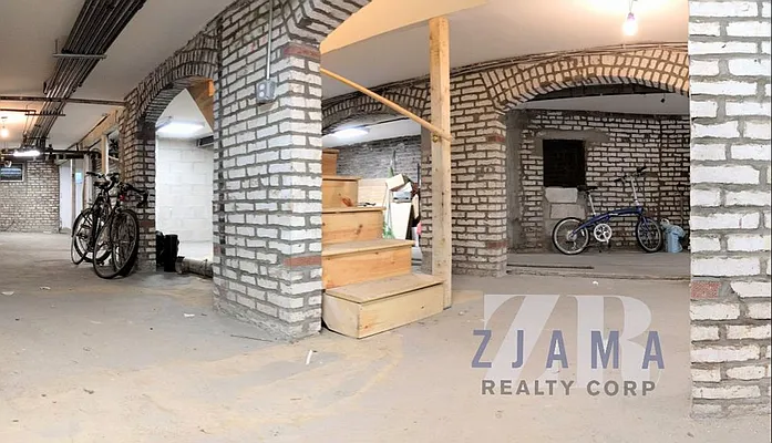 Rented by Zjama Realty Corp | media 19