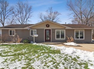 110 Westover Ln, Schaumburg, IL 60193