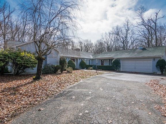 2nd image of 16 Hickory Hill Dr