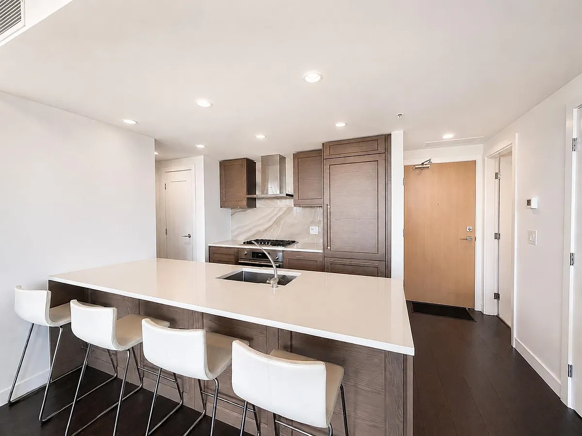 Building Photo - 5629 Birney Ave #1408