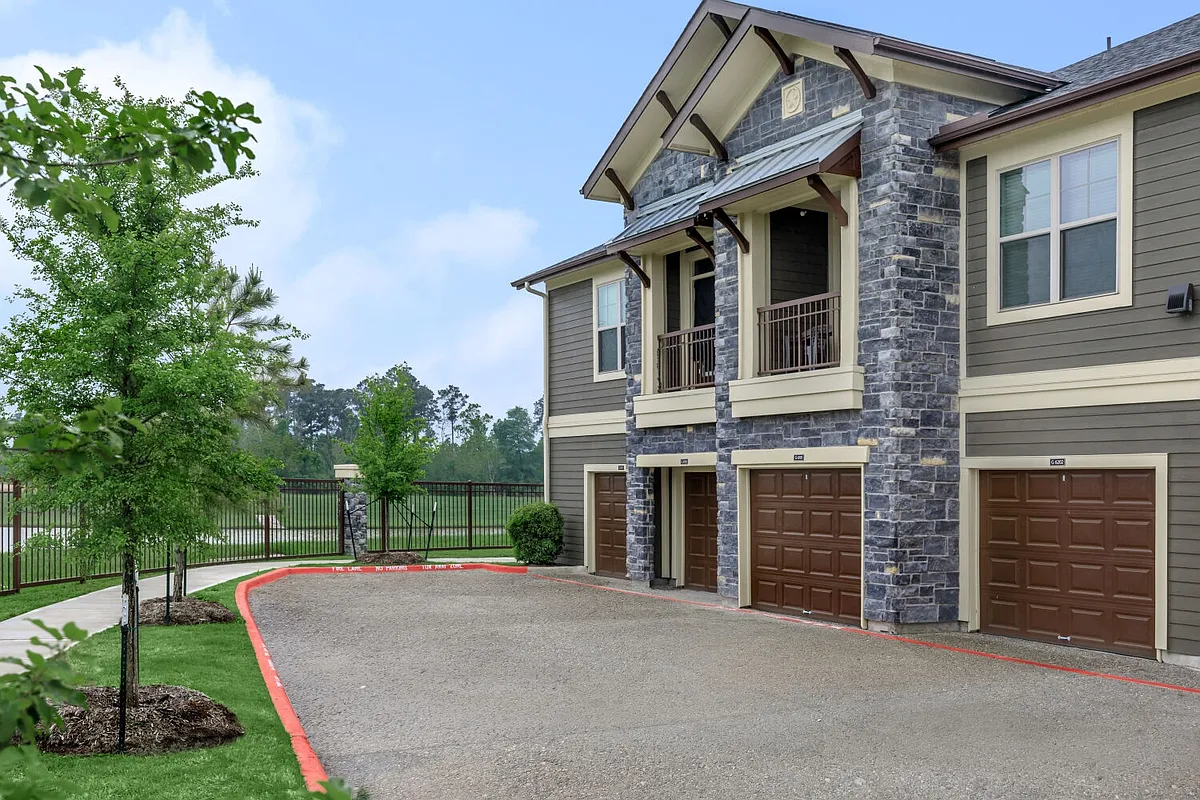 Building Photo - Park at Tour 18