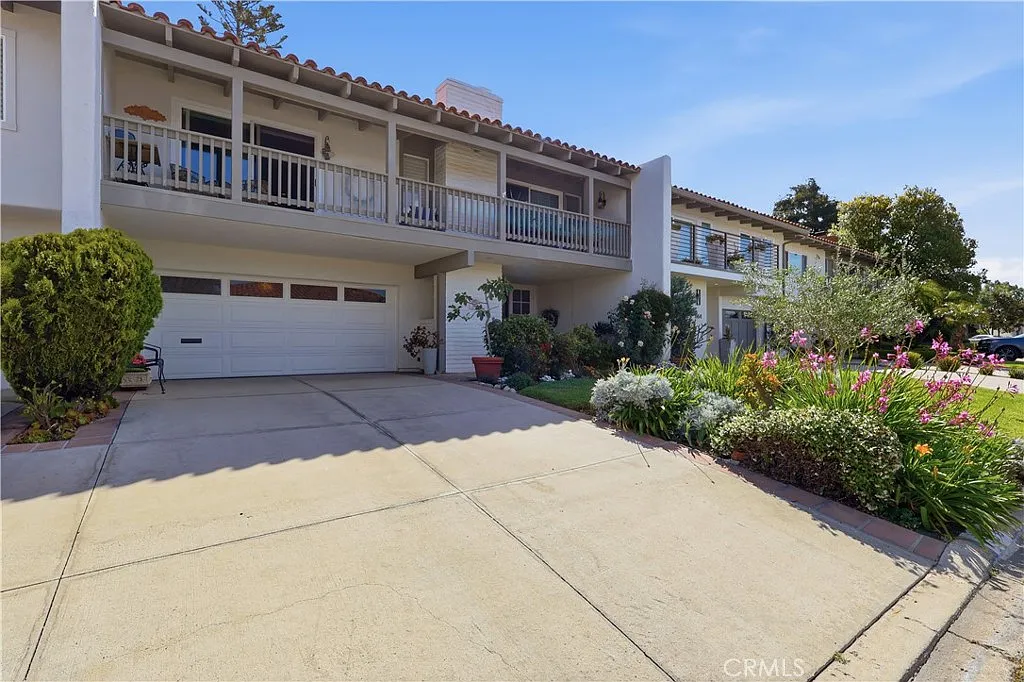 3 bed, 1972 sqft, $8,100 — Photo 3