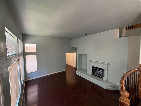 4th image of 709 Black Oak Way