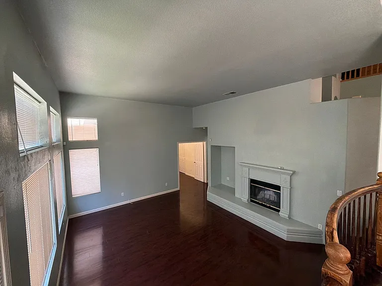 709 Black Oak Way — Photo 3