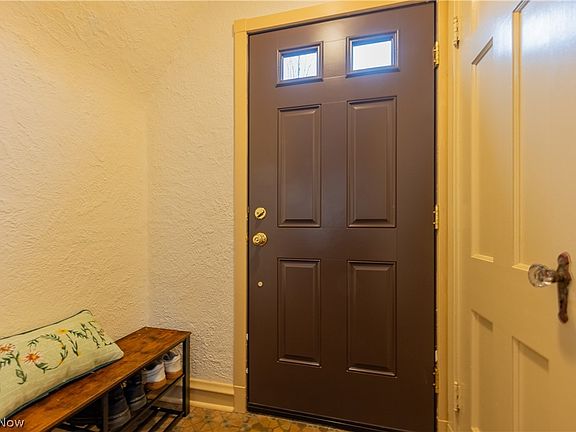 4th image of 1553 Maplegrove Rd