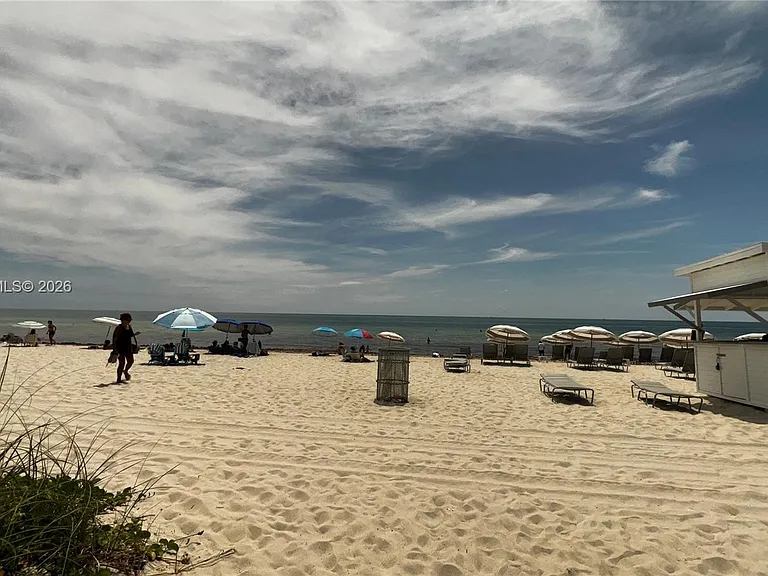 5445 Collins Ave #L3 — Photo 31