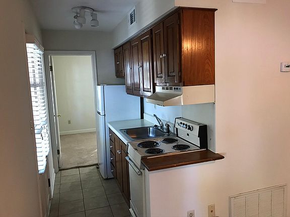 4th image of 109 1/2 Colonel Muldrow Dr #A