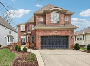 1135 N Main St, Naperville, IL 60563