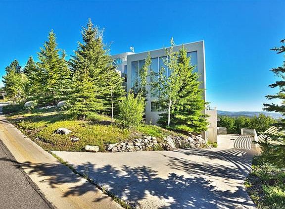 2nd image of 1398 Aerie Dr