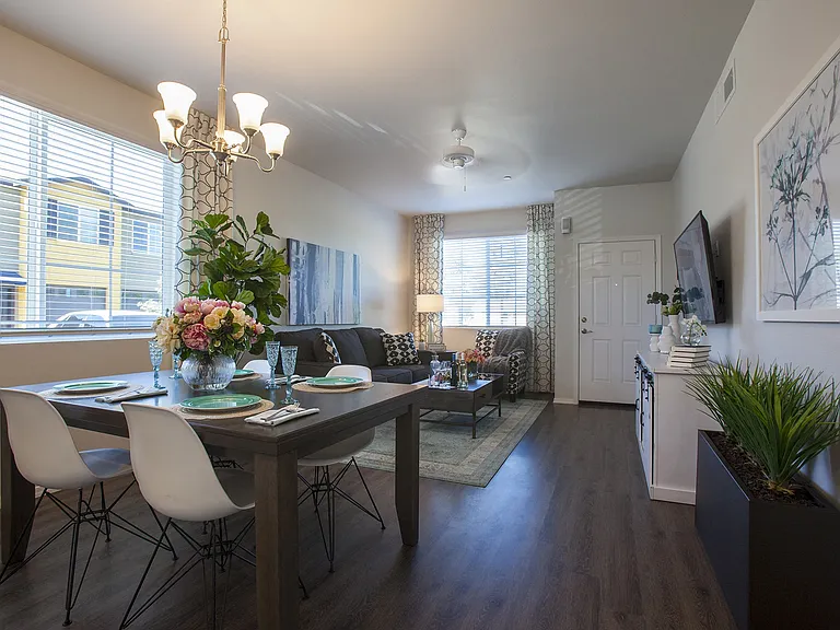 San Mateo Townhomes — Photo 5